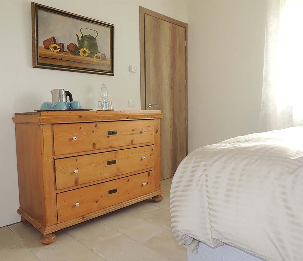 Bed and Breakfast La Luce Delle Colline Serravalle delle Langhe Exterior foto