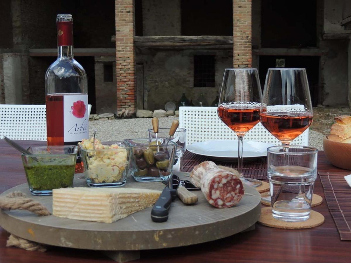Bed and Breakfast La Luce Delle Colline Serravalle delle Langhe Exterior foto