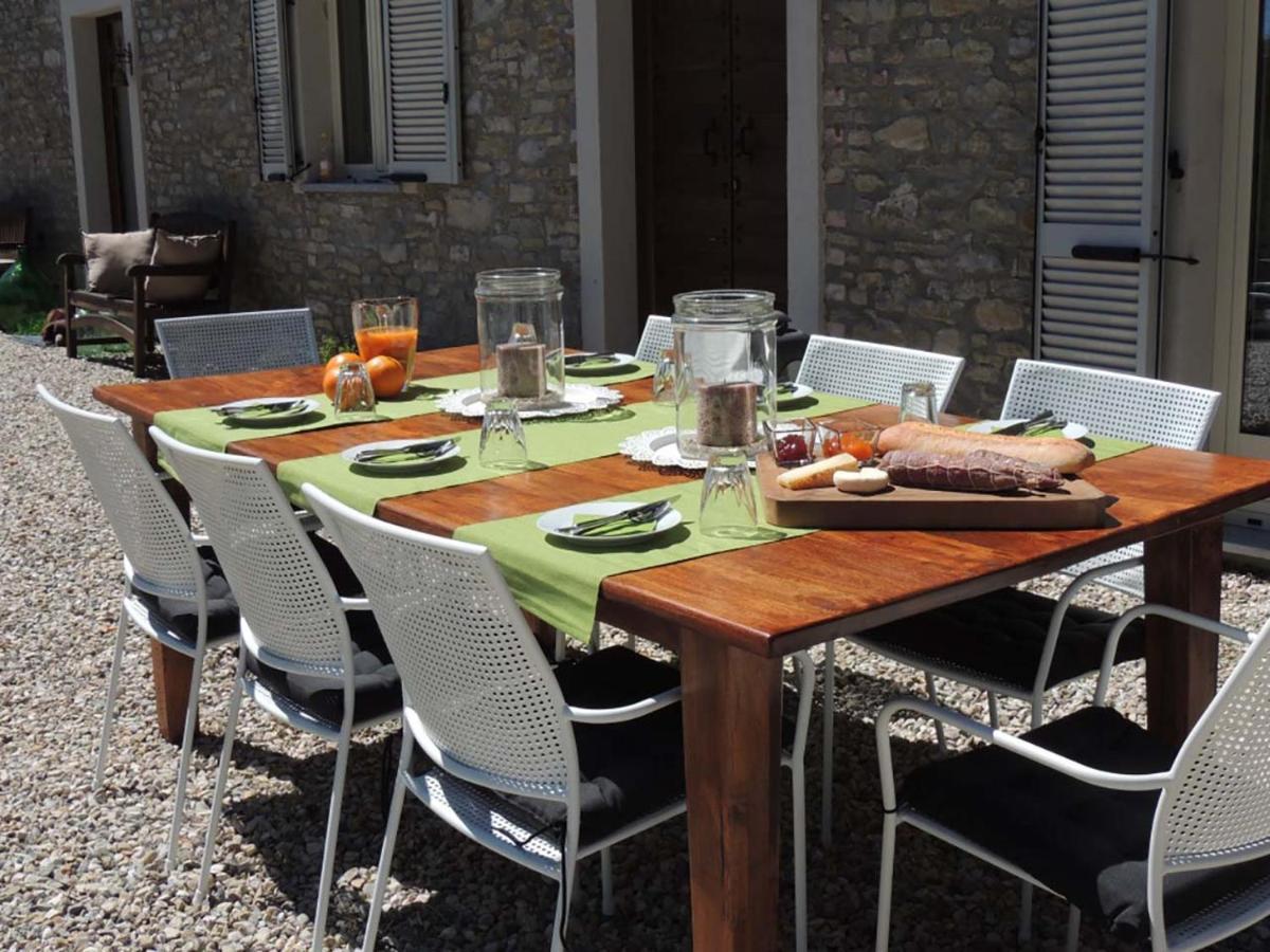 Bed and Breakfast La Luce Delle Colline Serravalle delle Langhe Exterior foto