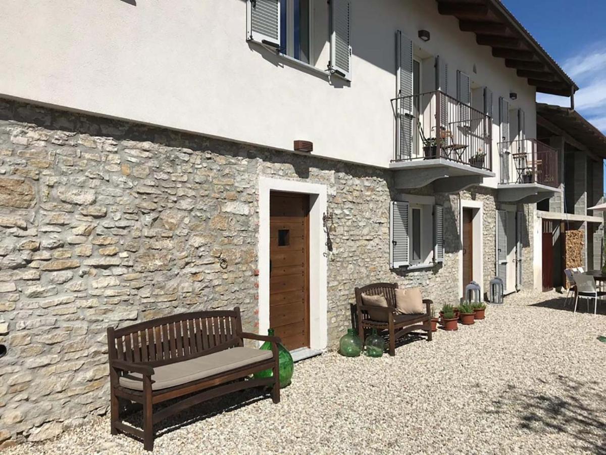 Bed and Breakfast La Luce Delle Colline Serravalle delle Langhe Exterior foto