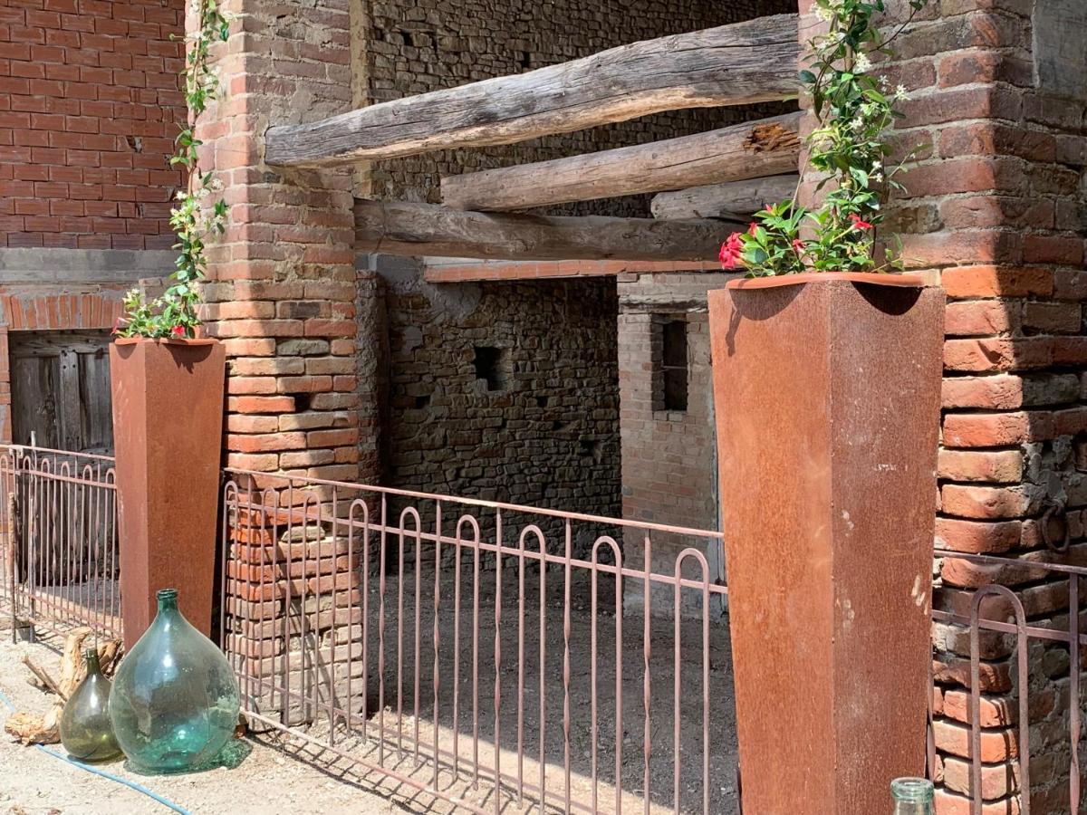 Bed and Breakfast La Luce Delle Colline Serravalle delle Langhe Exterior foto