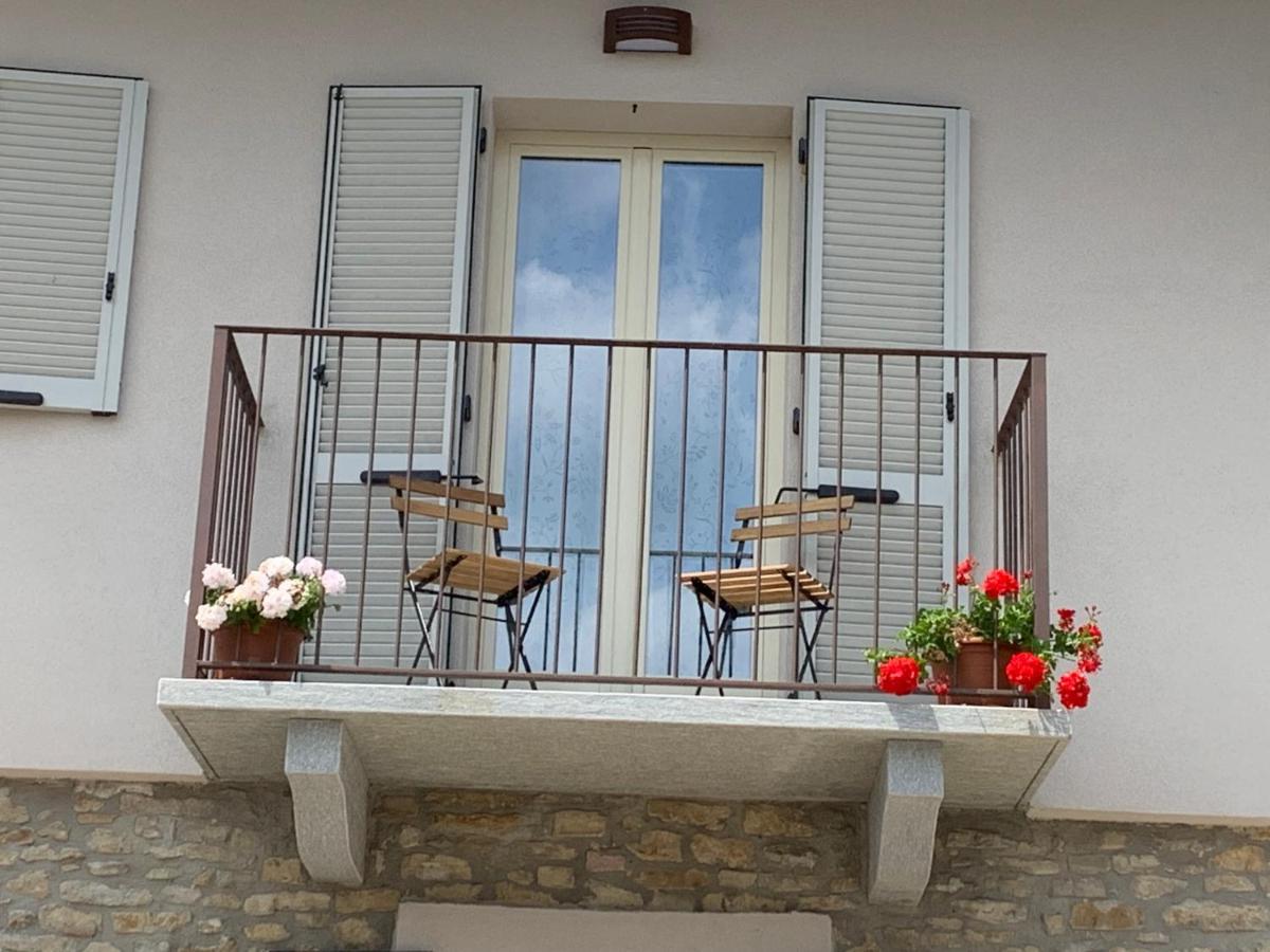 Bed and Breakfast La Luce Delle Colline Serravalle delle Langhe Exterior foto