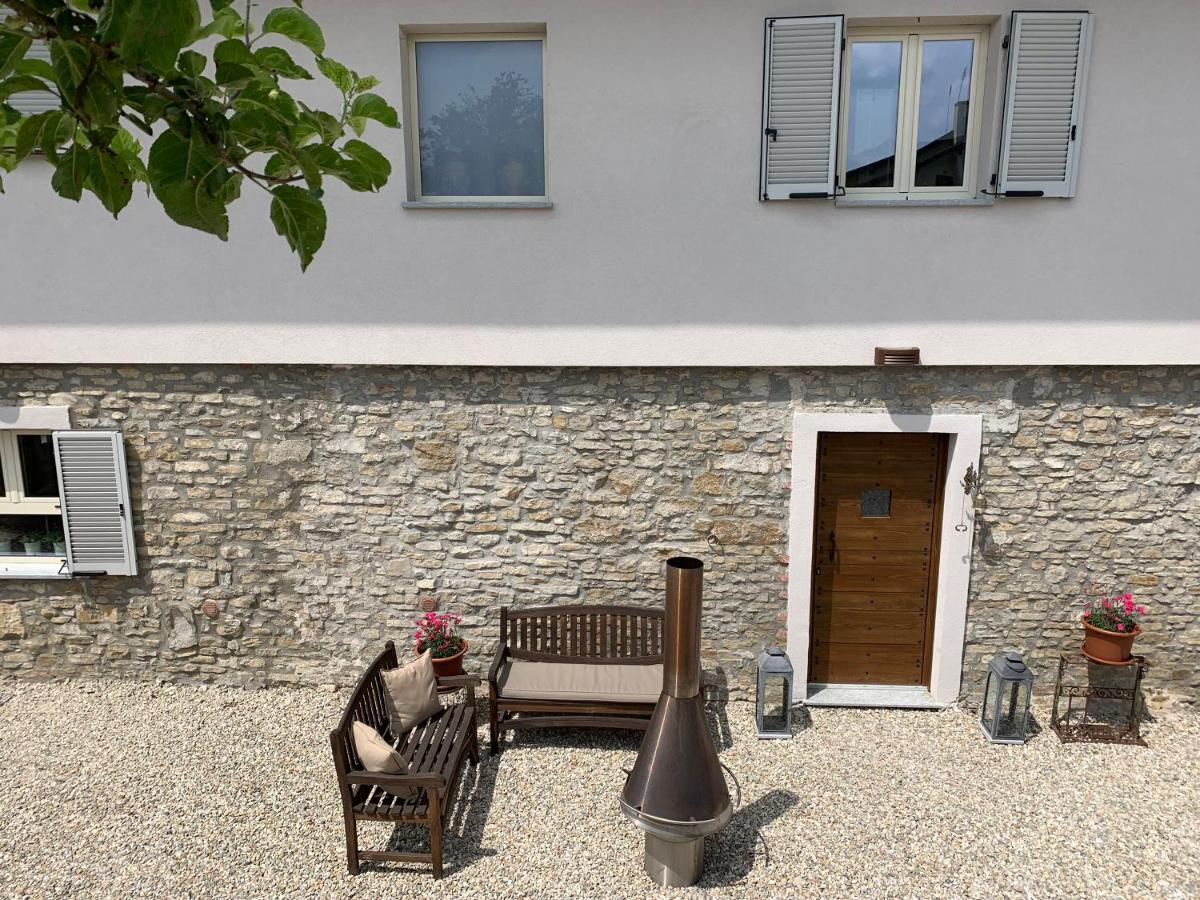 Bed and Breakfast La Luce Delle Colline Serravalle delle Langhe Exterior foto
