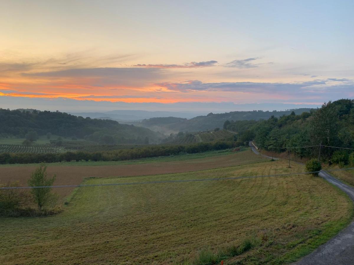 Bed and Breakfast La Luce Delle Colline Serravalle delle Langhe Exterior foto