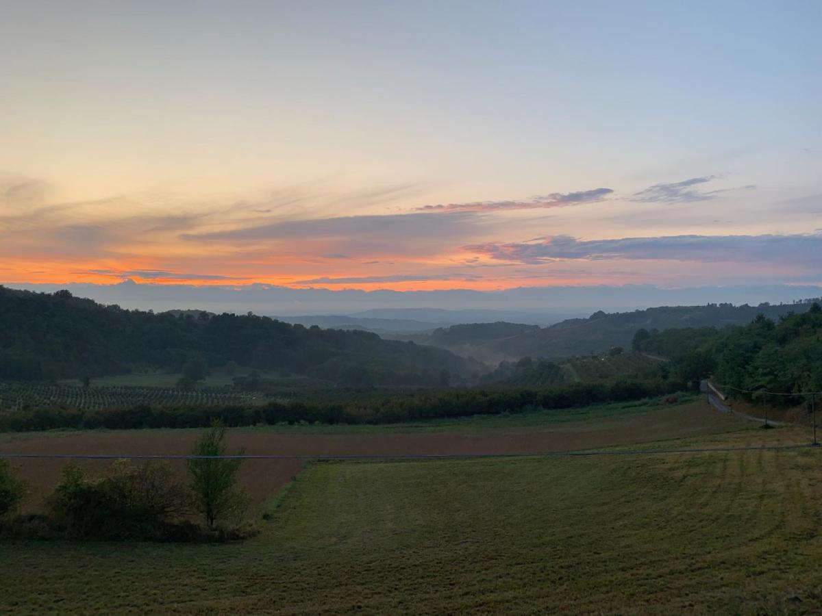 Bed and Breakfast La Luce Delle Colline Serravalle delle Langhe Exterior foto