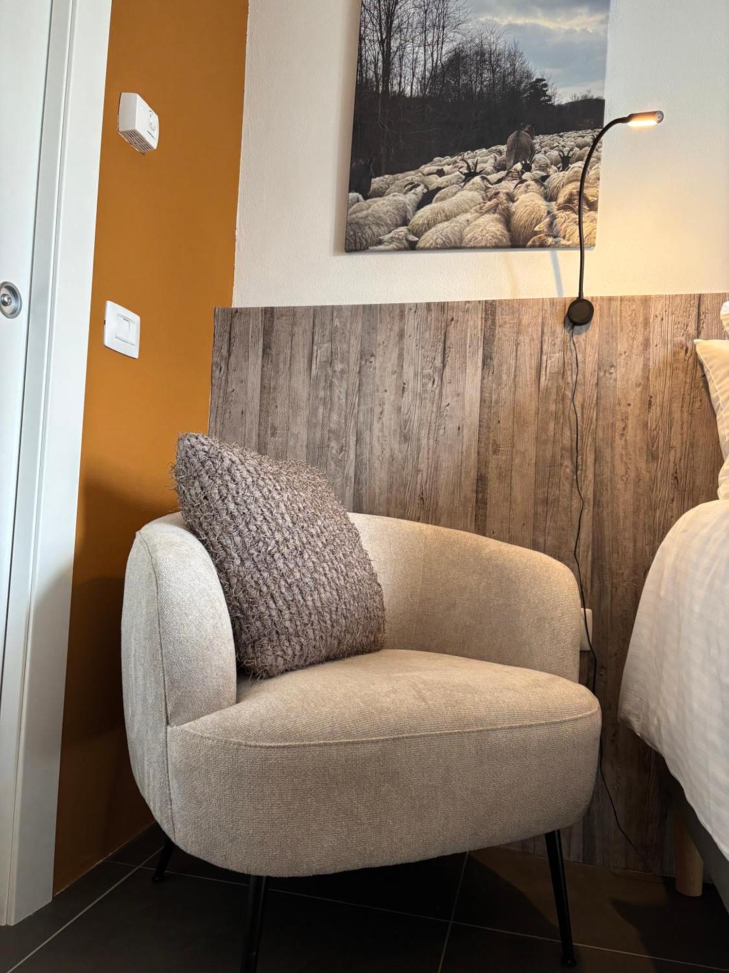 Bed and Breakfast La Luce Delle Colline Serravalle delle Langhe Exterior foto