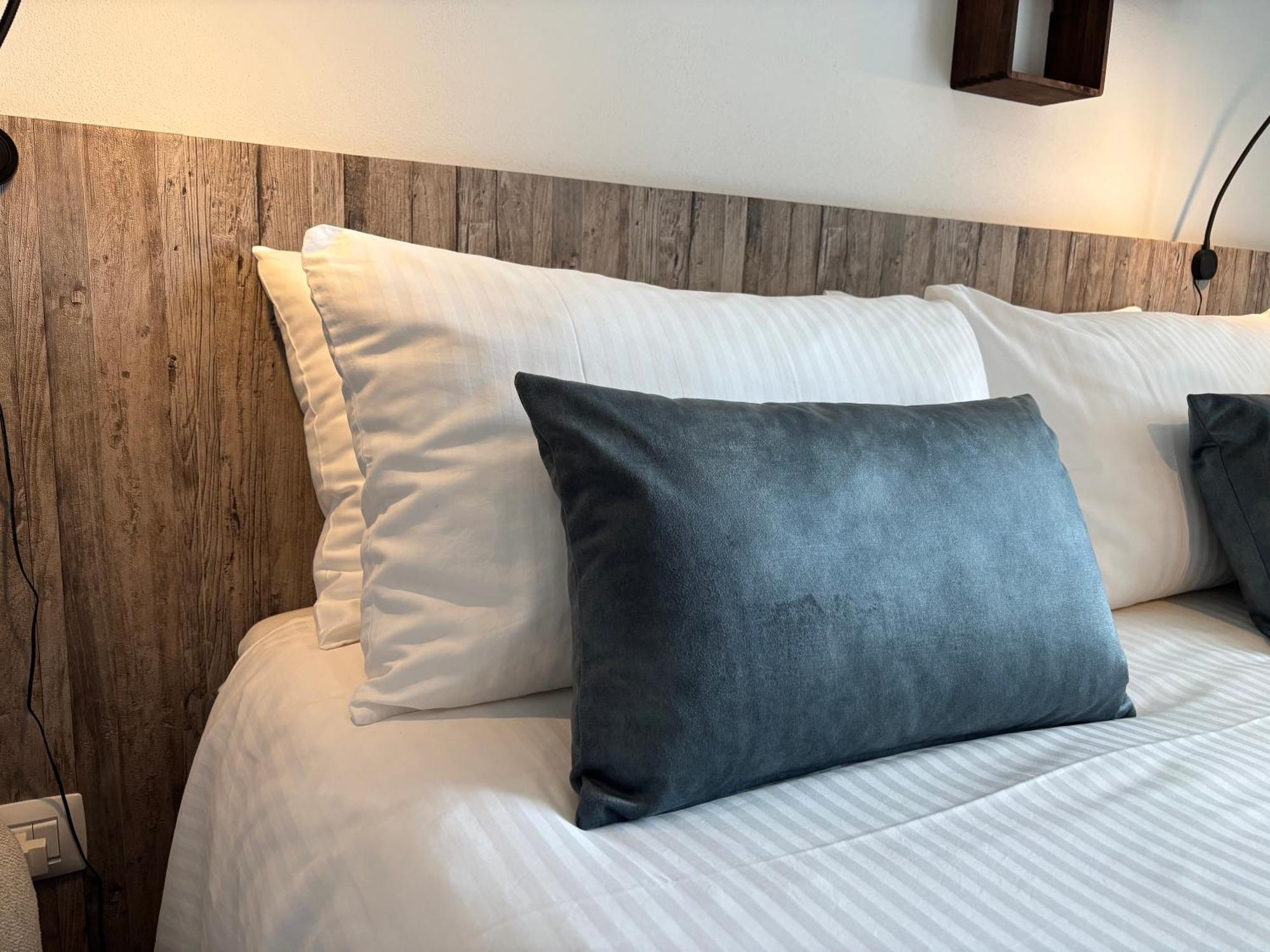 Bed and Breakfast La Luce Delle Colline Serravalle delle Langhe Exterior foto