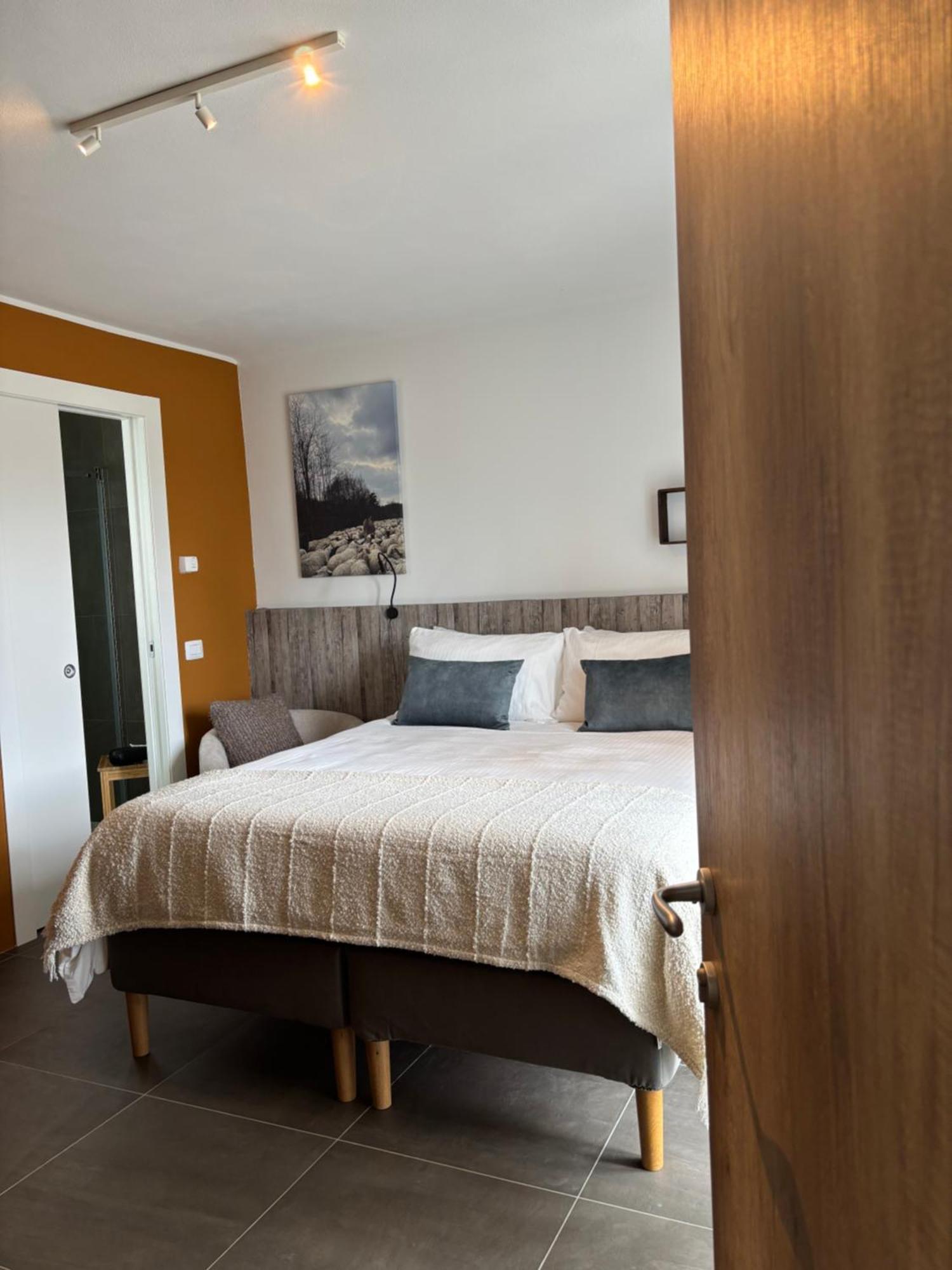Bed and Breakfast La Luce Delle Colline Serravalle delle Langhe Exterior foto