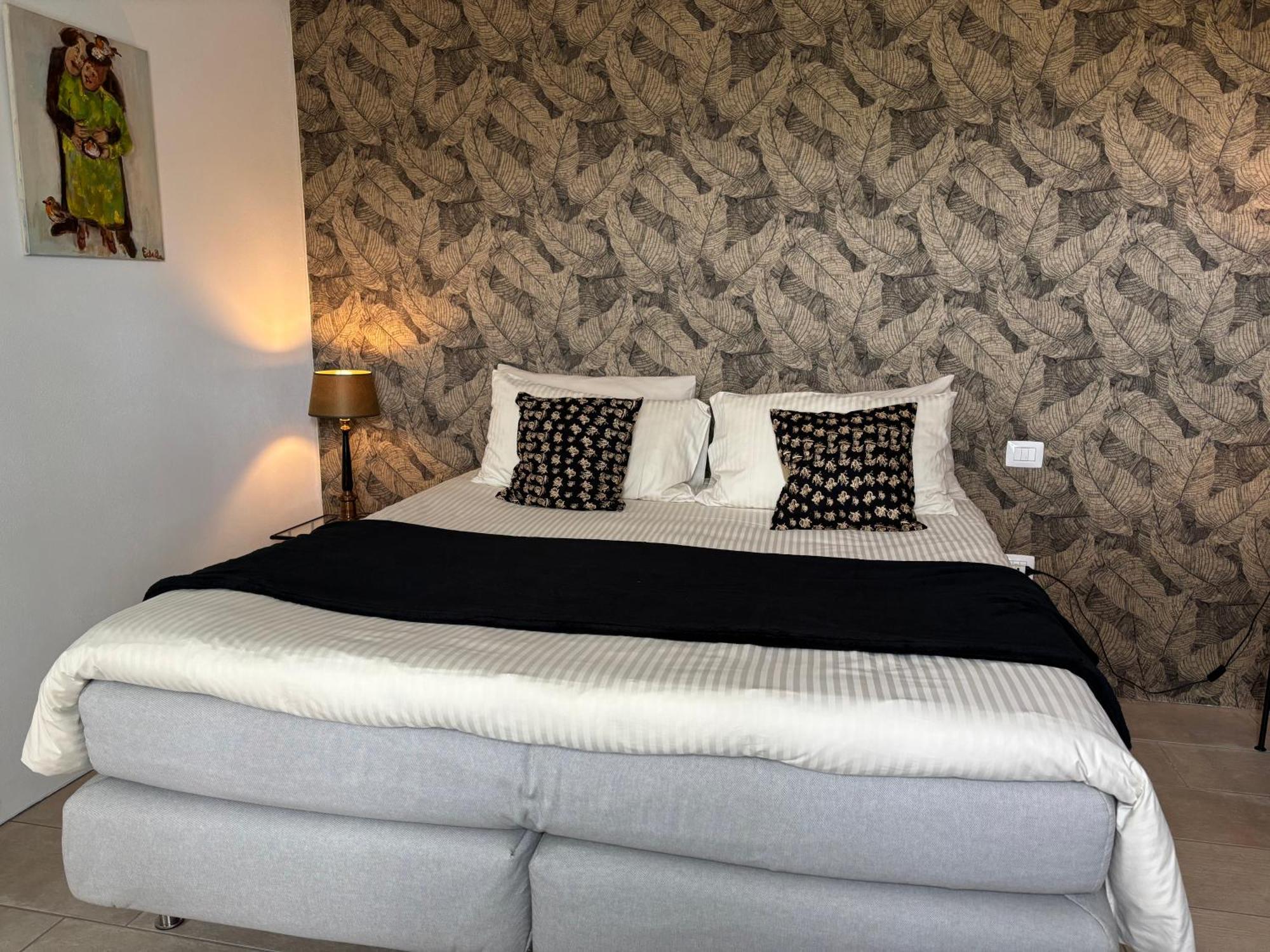Bed and Breakfast La Luce Delle Colline Serravalle delle Langhe Exterior foto
