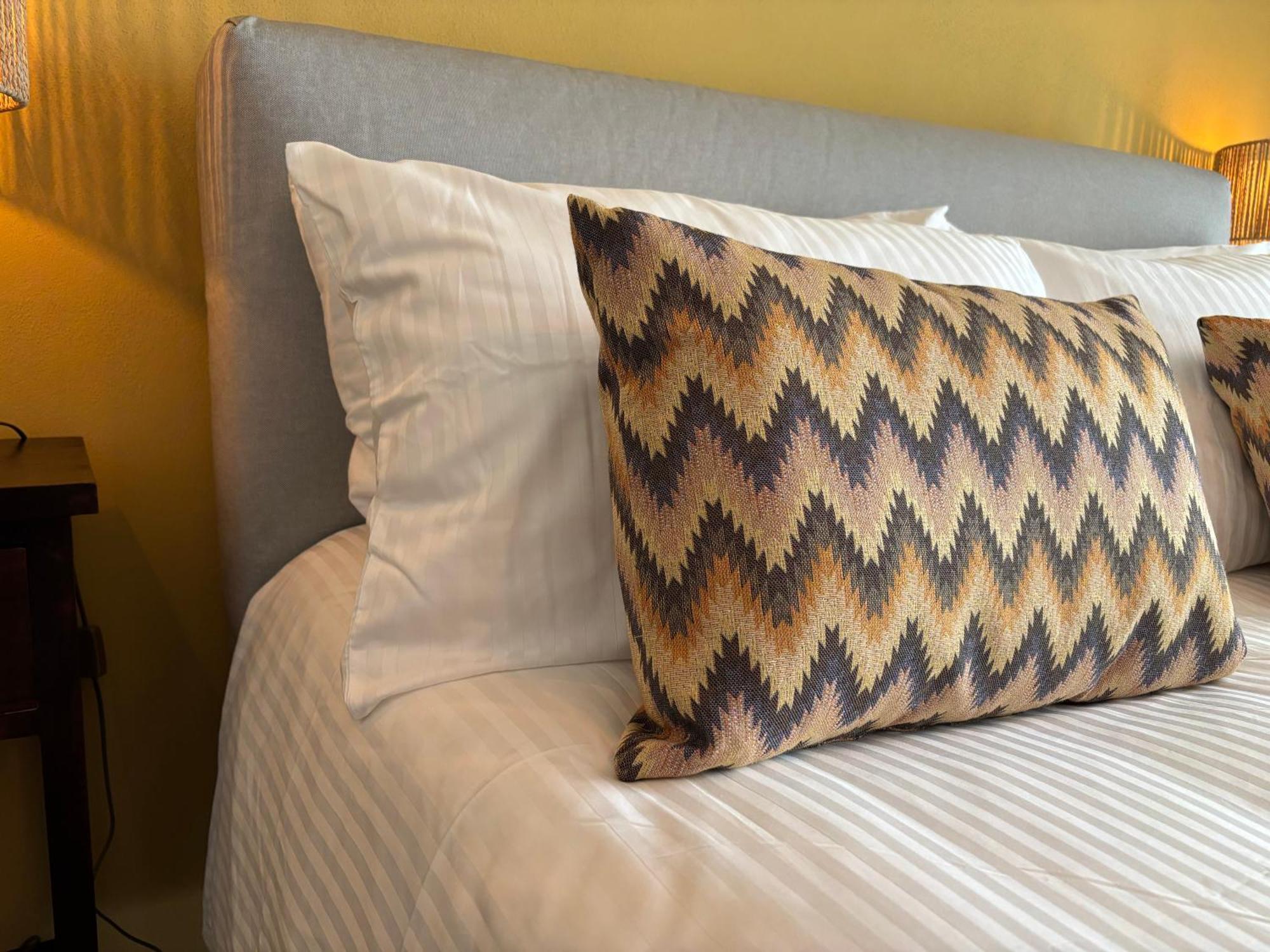 Bed and Breakfast La Luce Delle Colline Serravalle delle Langhe Exterior foto