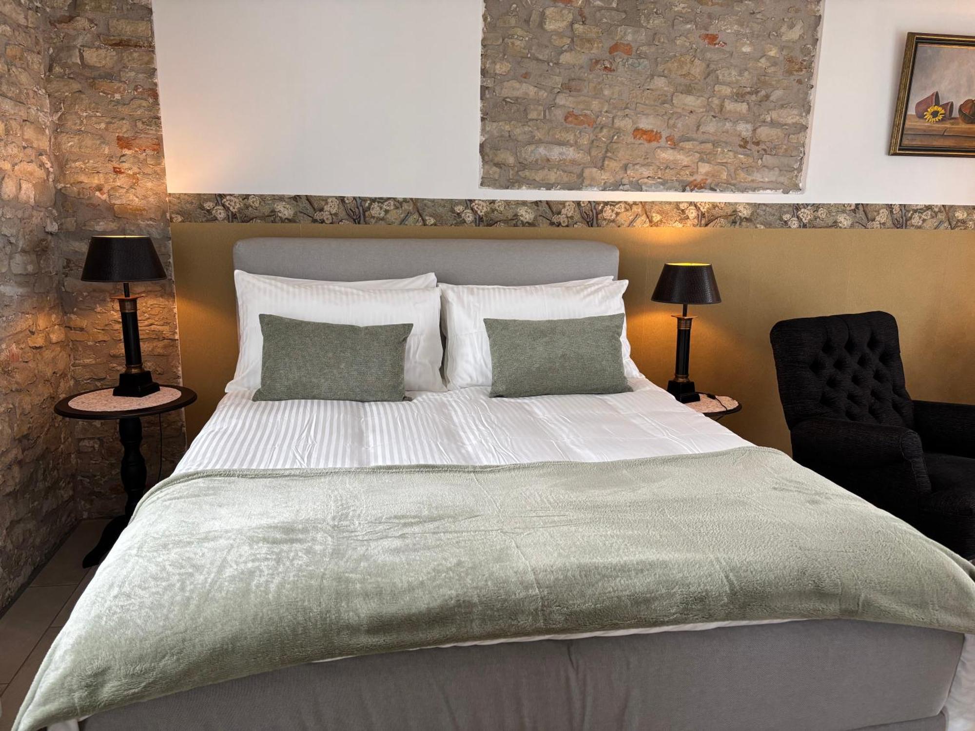 Bed and Breakfast La Luce Delle Colline Serravalle delle Langhe Exterior foto